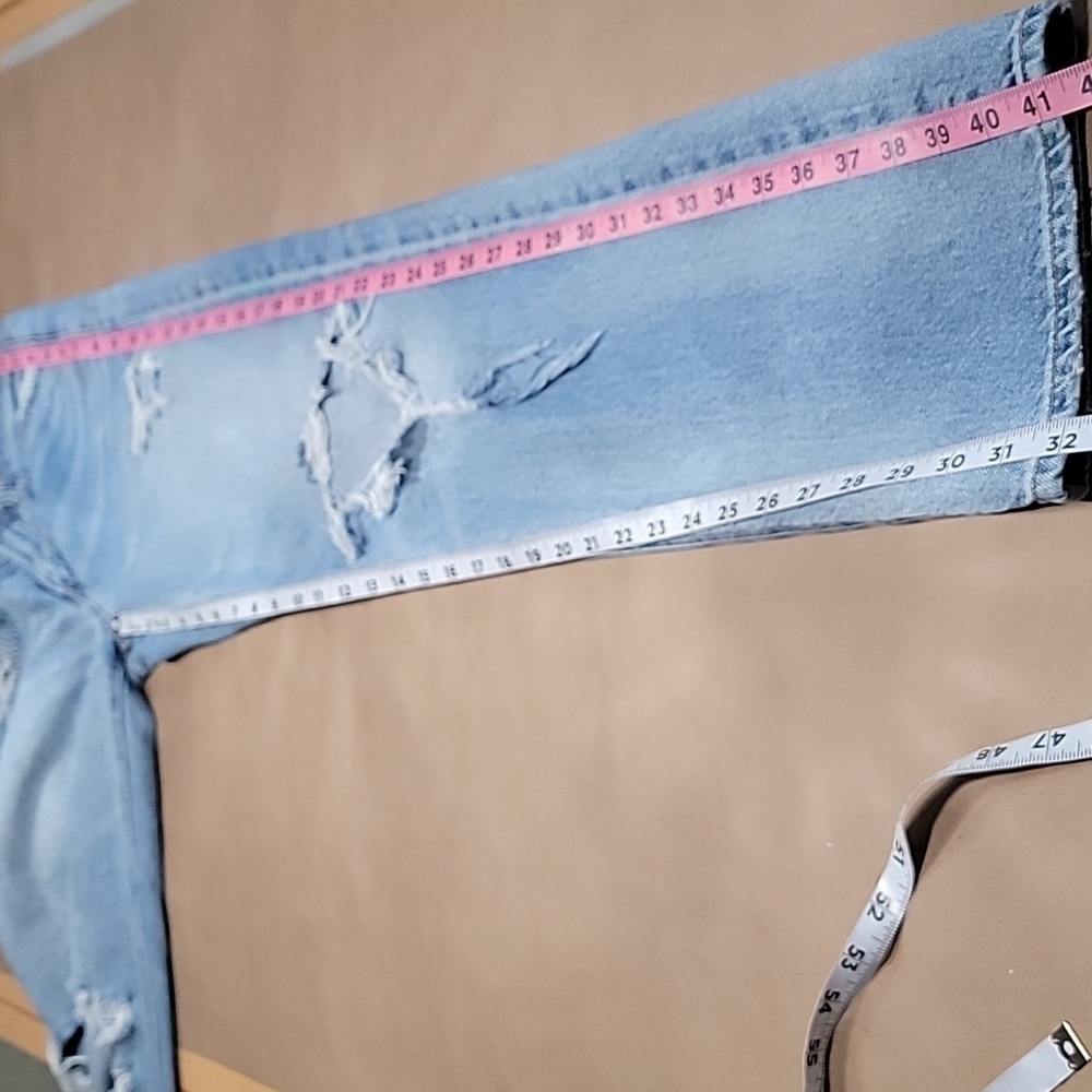 American Eagle Size 2 Med-Light Wash Low Rise Baggy Jeans, Distressed/Destroyed - Picture 9 of 15